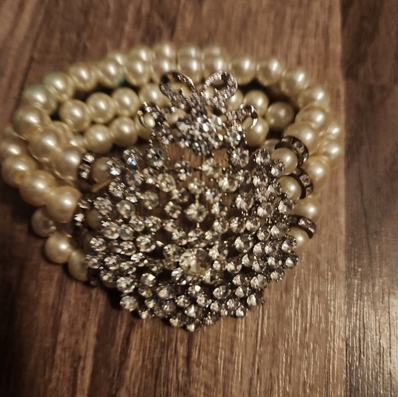 Bridal Cuff 4 strand Pearl Bracelet with Rhinestones Focal Point Wedding Jewelry - Picture 3 of 5